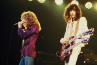 Hvor heldur sér betur Jimmy Page eða Robert Plant?