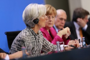 Christine Lagarde og Angela Merkel saman á fundi