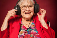 Tónlist gleður Alzheimersjúklinga