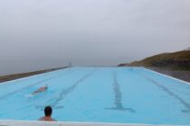 Sundlaugar opnar lengur um helgar í sumar