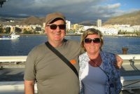 Liggja í sólinni á Tenerife og tala saman