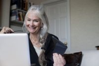 Eldri konur meira á Facebook en karlarnir