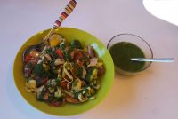 Litríkt pastasalat og klettakálspestó