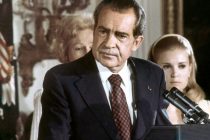 Þegar Nixon Bandaríkjaforseti braut bollann