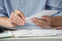 Eftirlaunin ekki send sjálfkrafa heim í pósti