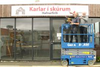 Karlar í skúrum