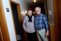 Hátt í 500 kílómetrar skilja hjónin að