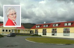 Verður aðjúnkt 75 ára