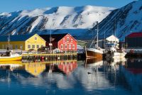 Heldur lesandanum límdum við efnið