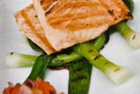 Grillaður lax og jarðarberjamauk