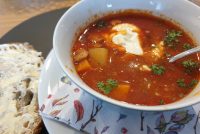 Gúllassúpa að hausti og bláber í eftirrétt