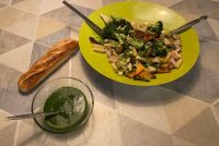 Litríkt pastasalat með ótrúlega ljúffengri olíudressingu