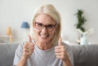 Vinkonur hjálpast að þegar aldurinn færist yfir