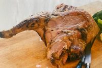 Safaríkt lamb á beini sem eldar sig sjálft