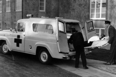 Sjúkrabílar ekki bara tákn um veikindi, slys eða dauða, heldur líka um nýtt líf