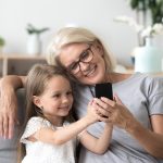 Lífeðlisfræðilegt að ömmur missi sig yfir barnabörnunum