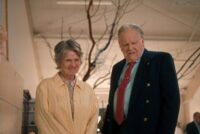 Klara les Lifðu núna og ýtir við Felix