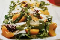 Óviðjafnanlegt ferskjusalat með jólamatnum