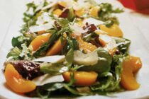 Óviðjafnanlegt ferskjusalat með jólamatnum