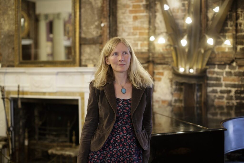 Sextán hringir umhverfis Jörðina