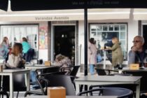 Græn eyja og gufustrókar