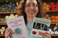 Gefur garn og glæðir notaðar flíkur nýju lífi