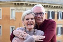 Að deyja í tölvuheimi 