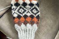 Að búa til flík úr bandi – peysan er að fá á sig mynd