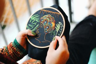 Listfengi og uppreisnarkraftur hannyrðakvenna